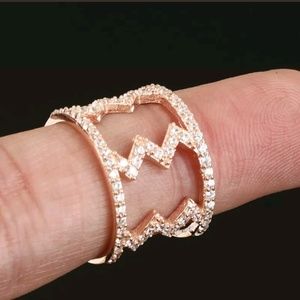 White sapphire lightening barrel ring